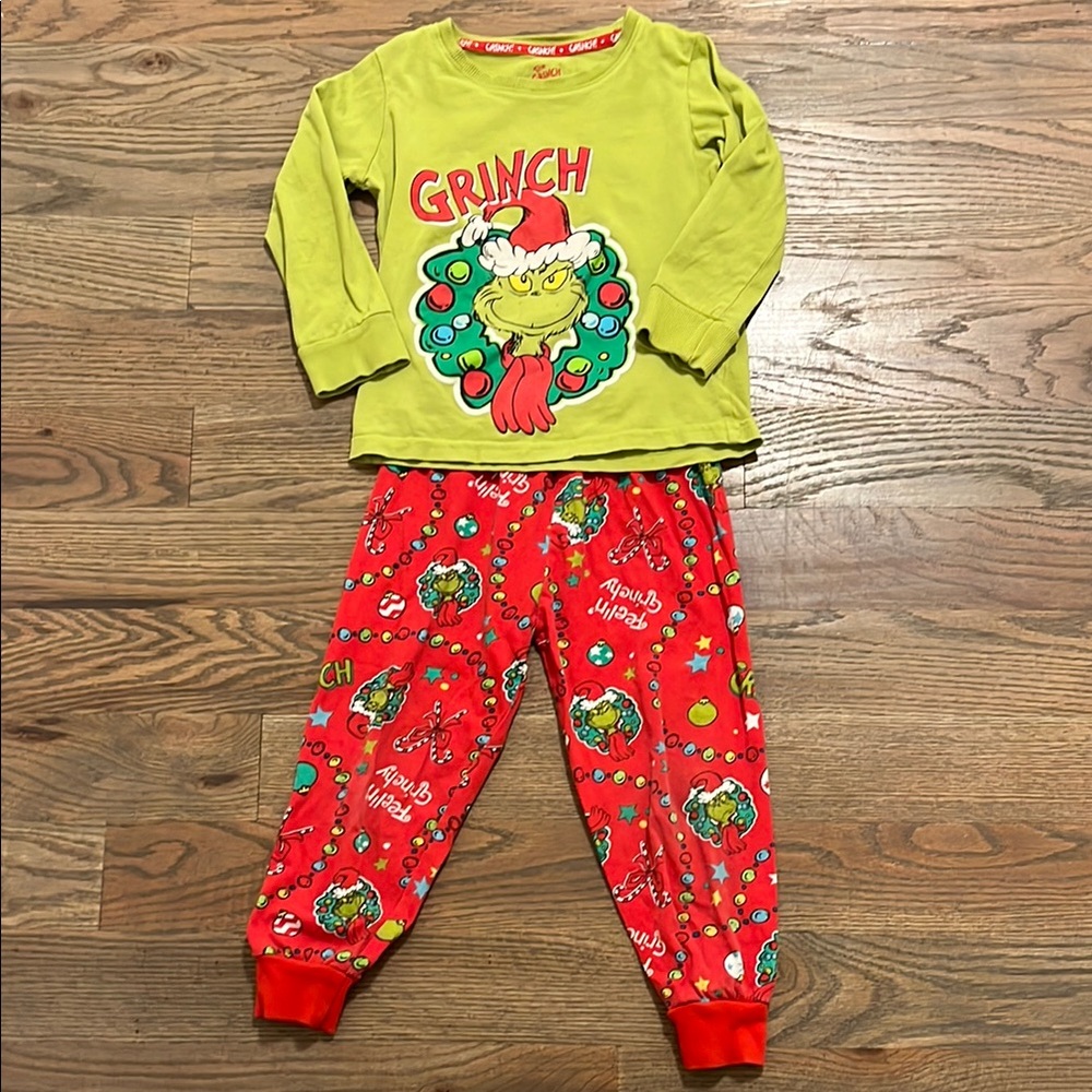 Grinch kids pjs size 3/4 years GUC
